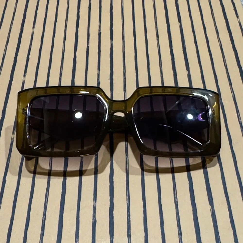 Oversized square frame sunglasses